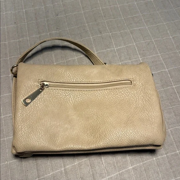 Designer Inspired Tan Crossbody purse with removable straps - Picture 3 of 6